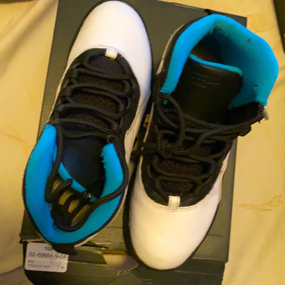 Selling old jordans